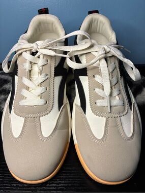 De Florance Athletic Lace-Up Sneakers in White, Gray & Black